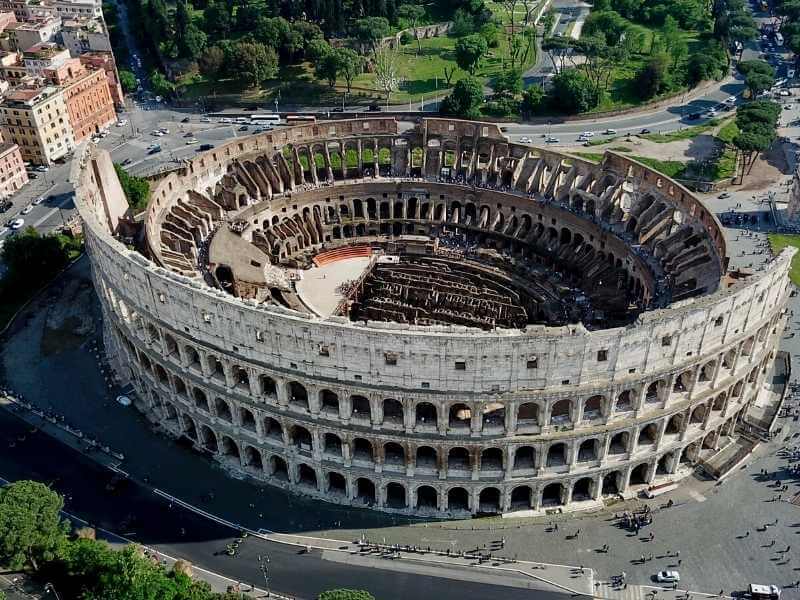 Top-view-Colosseum-in-Rome