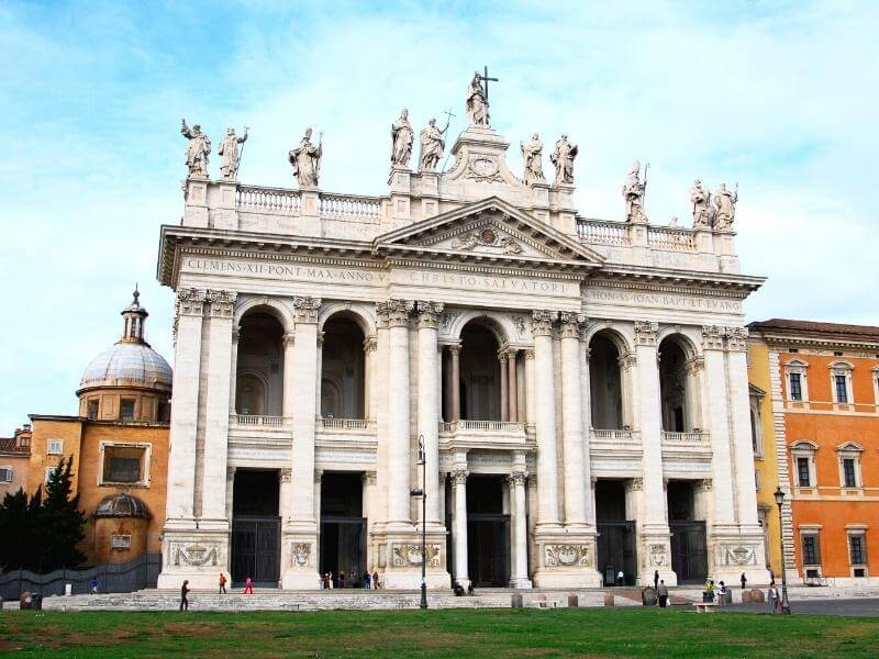 Visit-Basilica-Rome-San-Giovanni-di-Laterano
