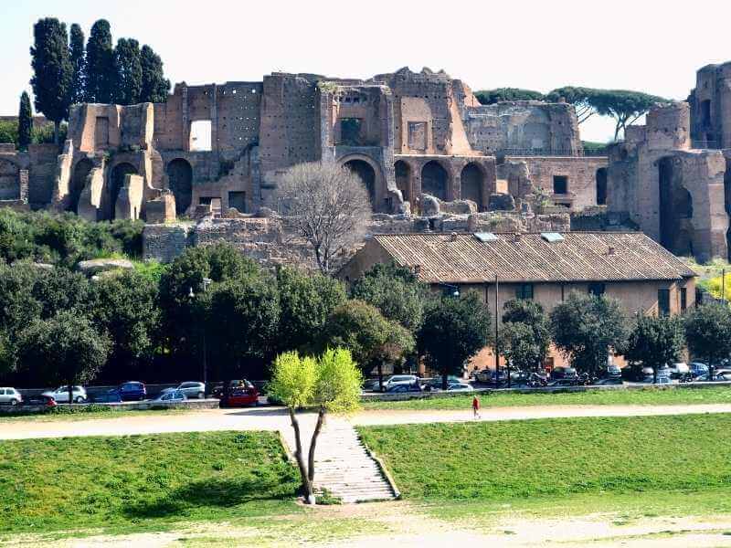 Palatine-Hill-close-to-Roman-Forum