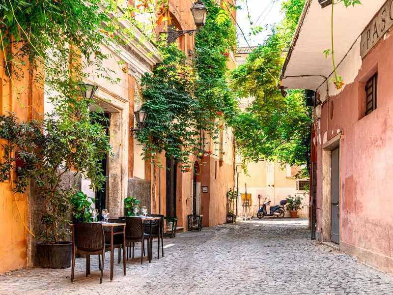 Alley in the Trastevere quarter