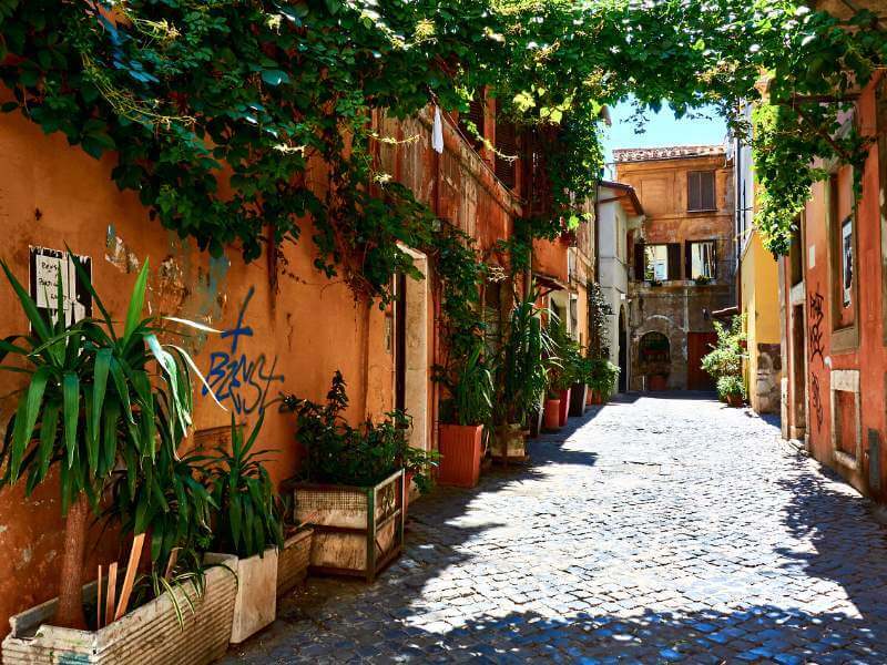 Gasse-im-Viertel-Trastevere-Rom.jpg