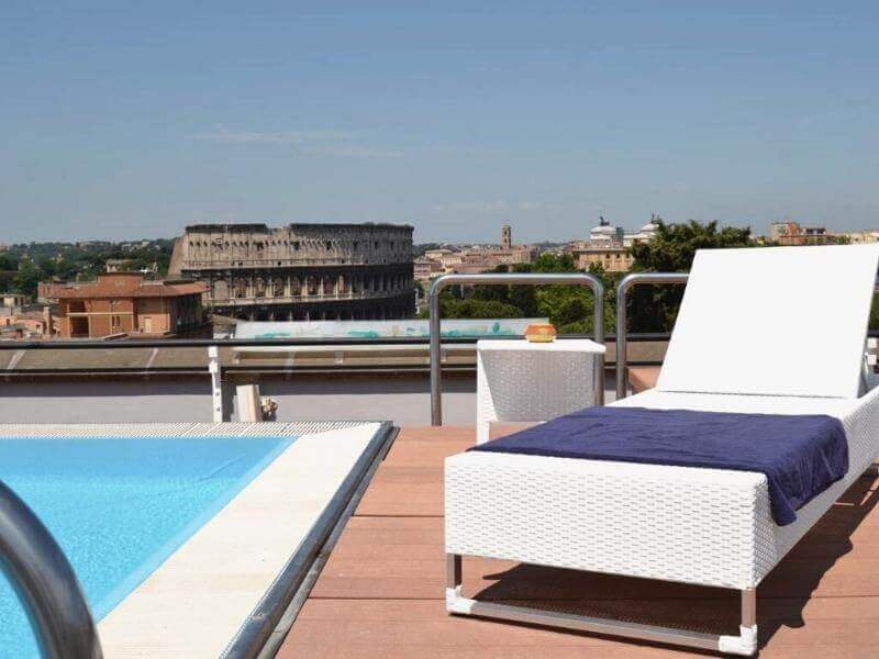 Hotel-Rom-mit-Pool-auf-dem-Dach-Mercure-Colosseo.jpg