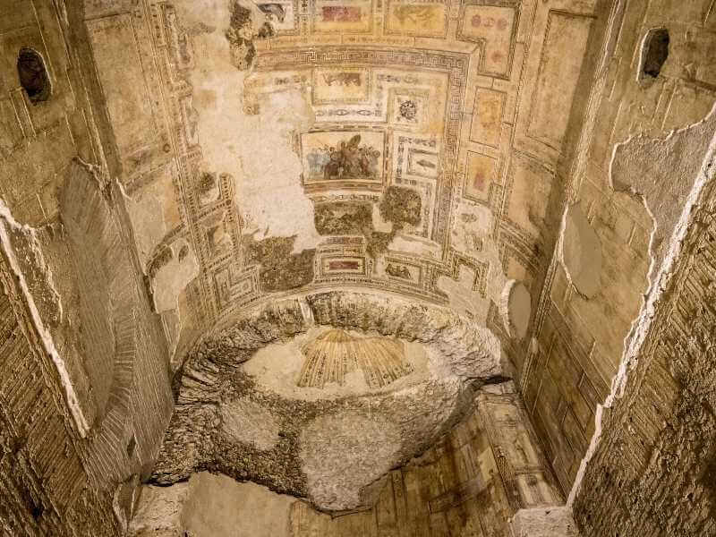 Neros-Goldener-Tempel-Wandmalereien-in-der-Domus-Aurea.jpg
