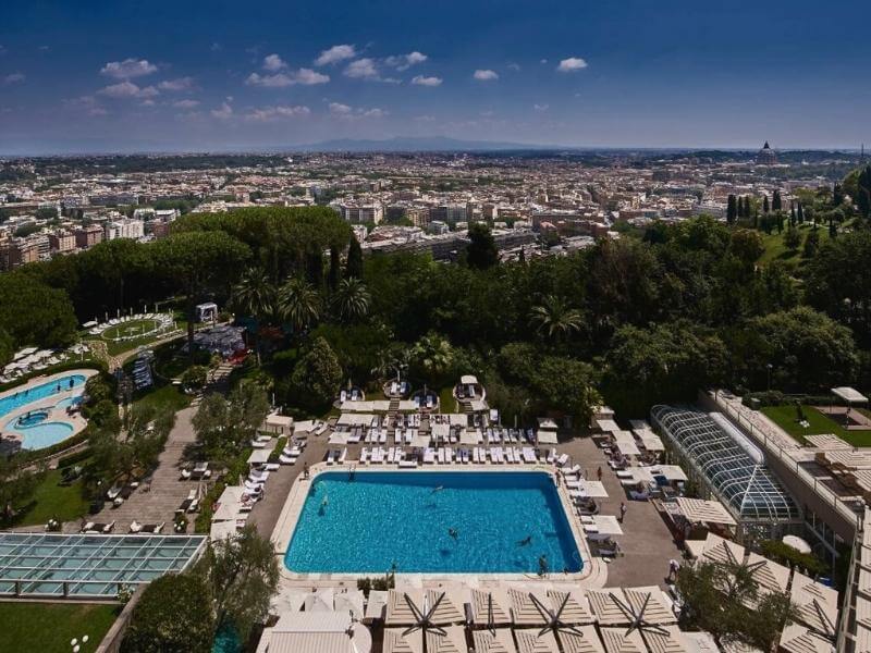 5-Sterne-Luxushotel-mit-Pool-Rome-Cavalieri.jpg