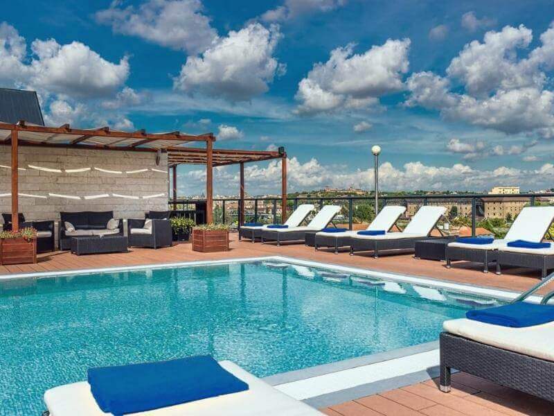 Hotel-H10-Roma-Citta-mit-Pool-auf-dem-Dach.jpg