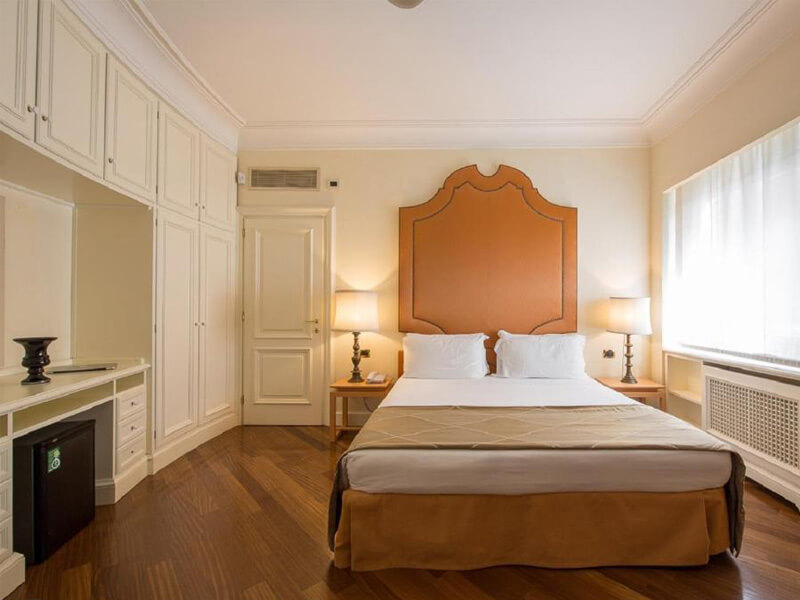 47-Luxury-Suites-Rome-Bedroom