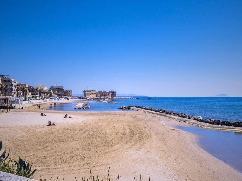 Sandstrand-Anzio-Italien-nahe-Rom.jpg