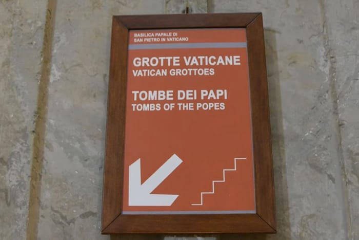 Vatikan-Schatzkammer-im-Petersdom.jpg