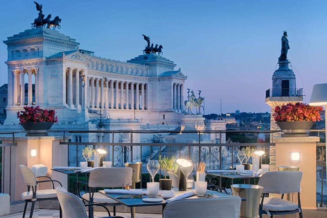 Dachterrasse-5-Sterne-Hotel-Rom-NH-Collection-Fori-Imperiali.jpg