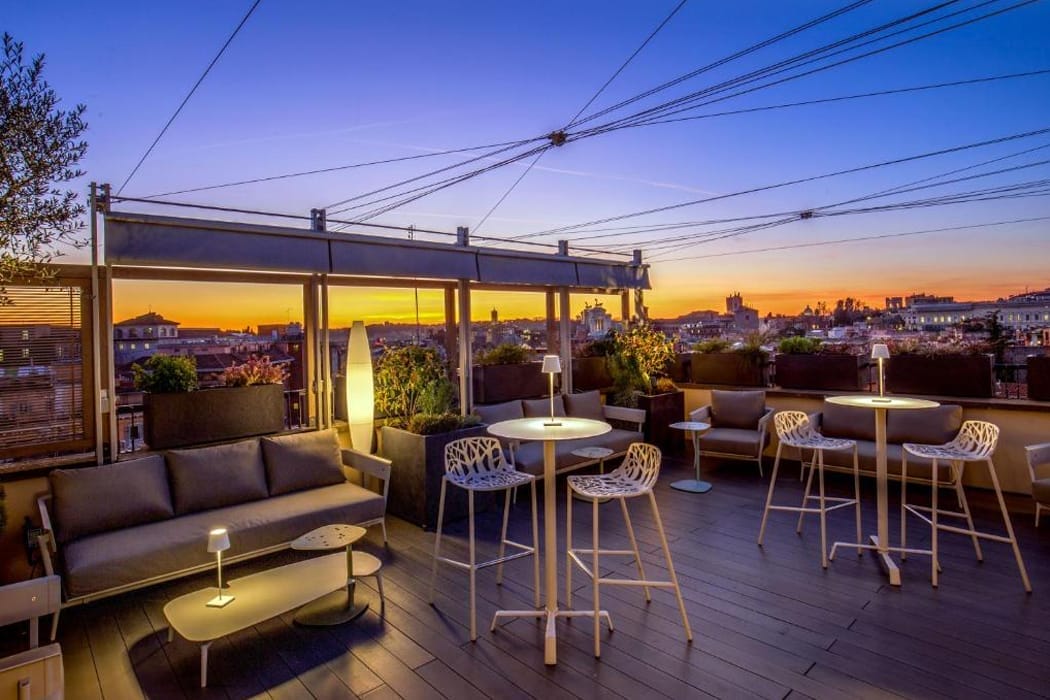 Dachterrasse-mit-Blick-auf-Rom-Monti-Palace-Hotel-1.jpg