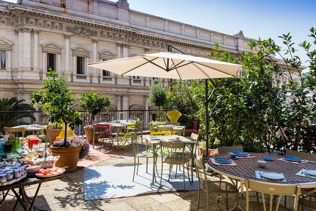 Dachterrasse-mt-Fruehstueck-Hotel-Salotto-Monti-Rom-Zentrum.jpg