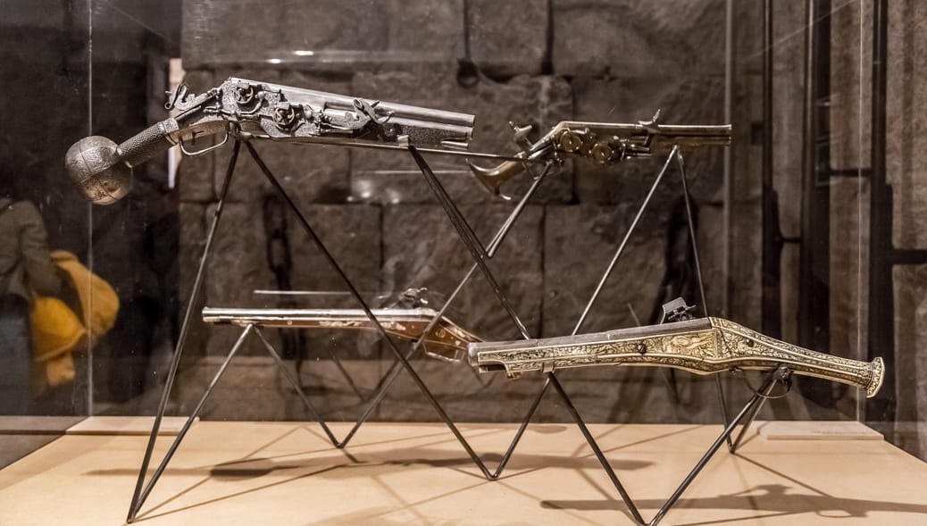 Old-Weapons-in-Museum-Castel-Sant'Angelo-Rome
