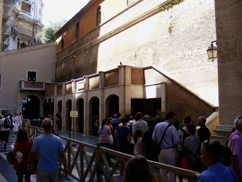 Petersdom-Kuppel-Ticket-Warteschlange.jpg