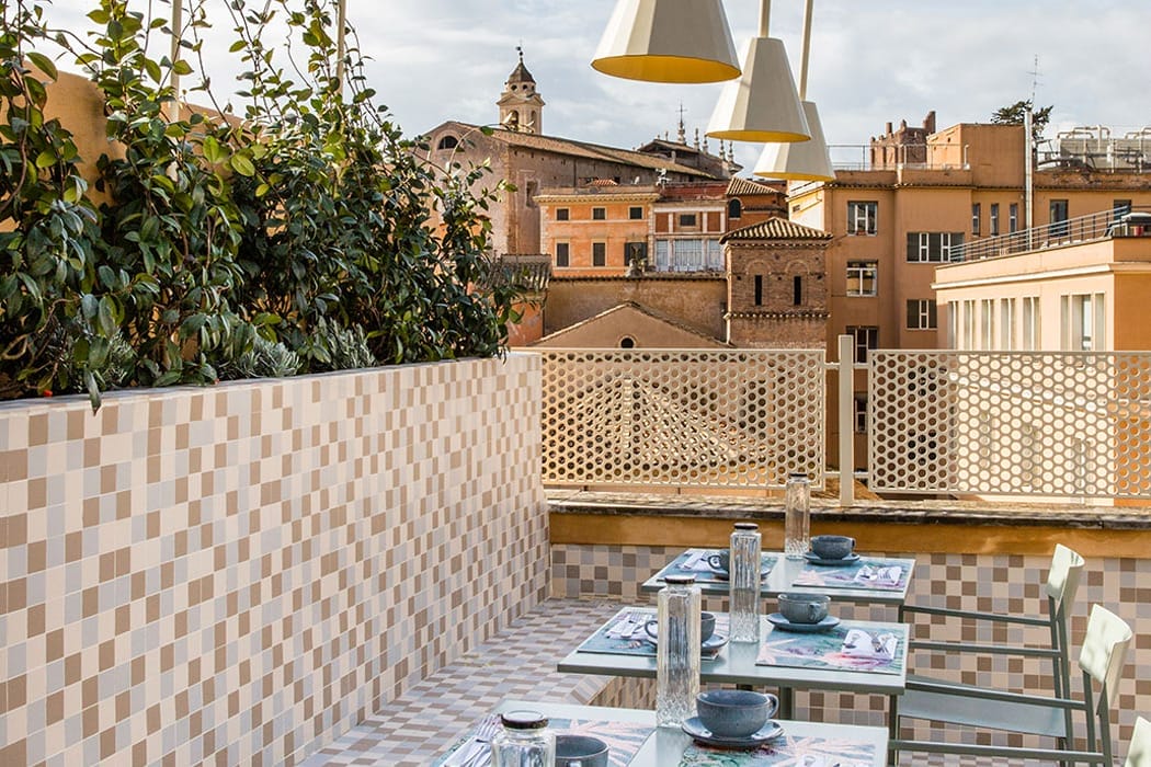 Rom-Hotel-mit-Fruehstueck-auf-der-Dachterrasse.jpg