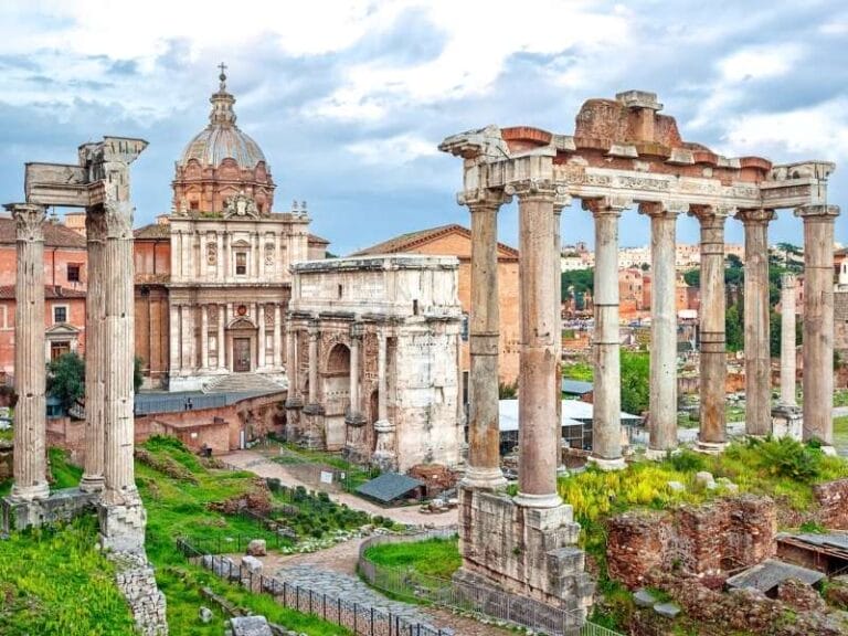 Saturntempel-im-Forum-Romanum-Rom.jpg