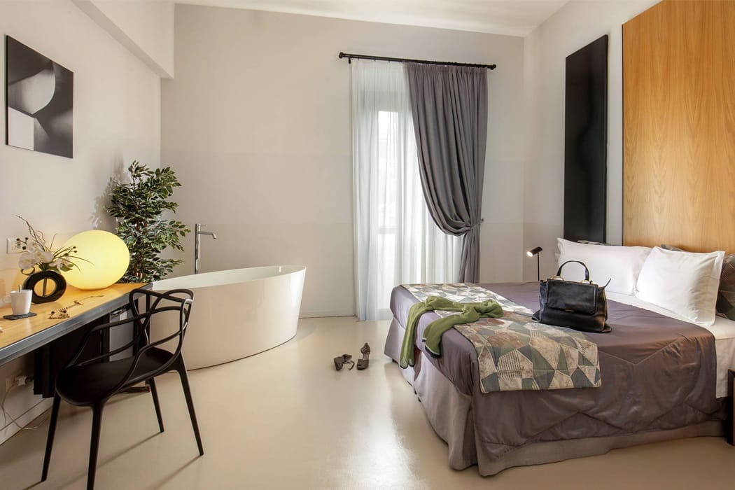Viminale-View-Hotel-Rom-mit-Badewanne-im-Zimmer.jpg